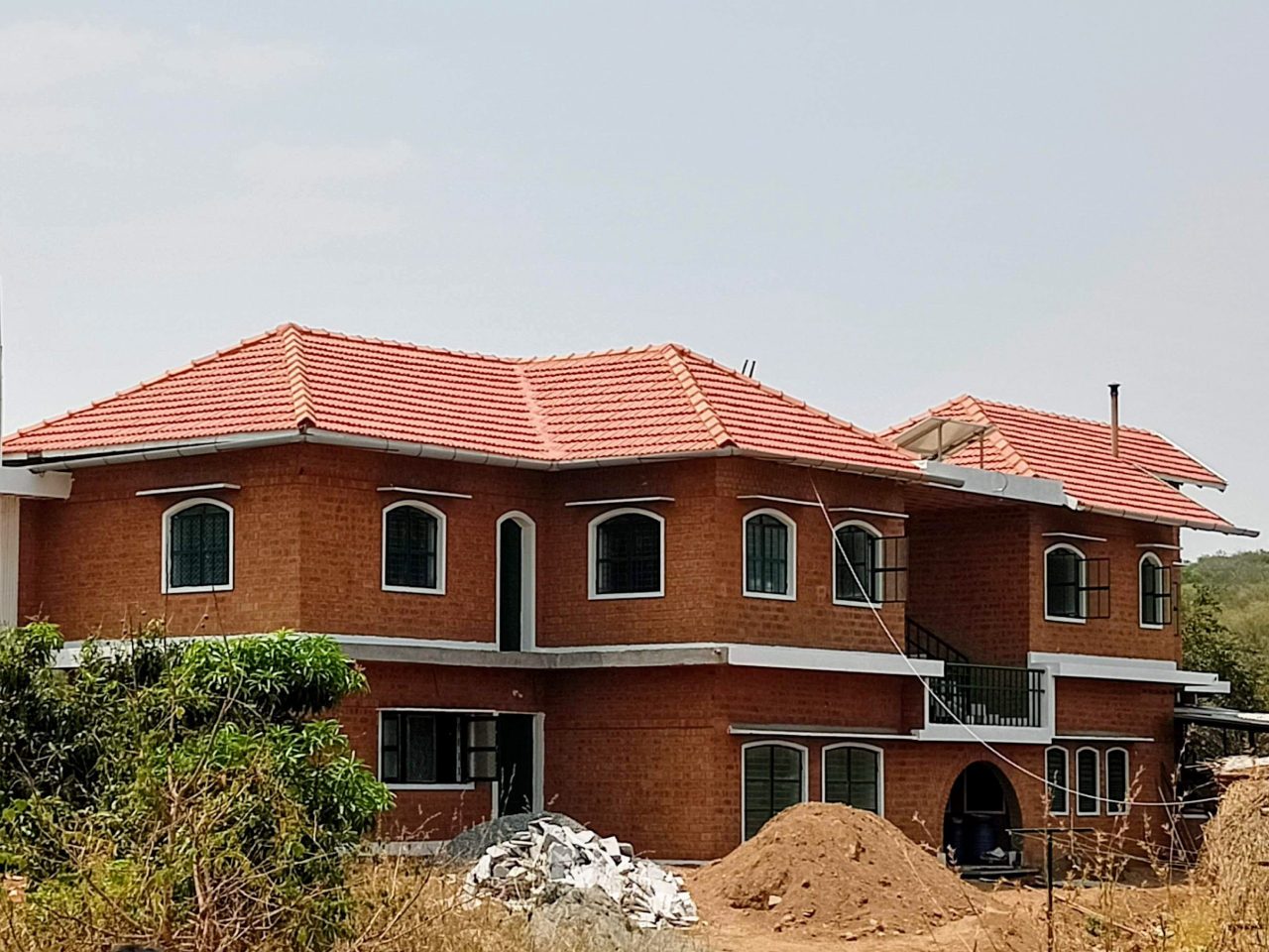 Farmhill Learning Centre, Shoolagiri - A load bearing structure with mud and country brick walls and different roofing options. Area 5000 square feet ; total cost Rs 50,00,000/-